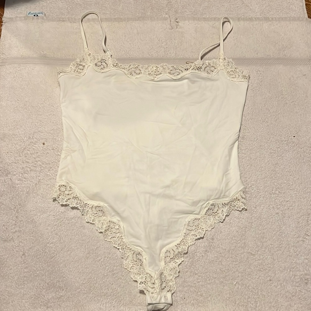 FITS EVERYBODY CORDED LACE CAMI BODYSUIT